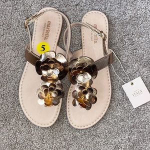 Brand new beautiful flower thong Sandals with back hook closure